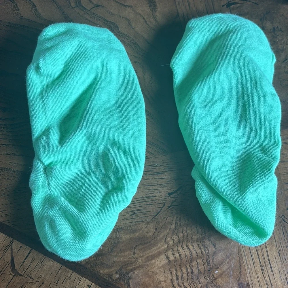 Green ankle socks